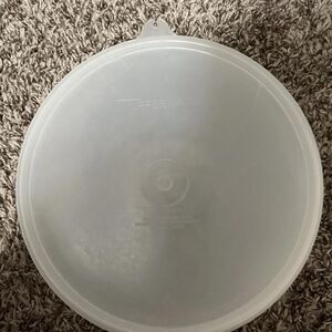 Vintage Tupperware Round Storage Bowl 8 3/4 Cup w/ Seal 229-18 Lid